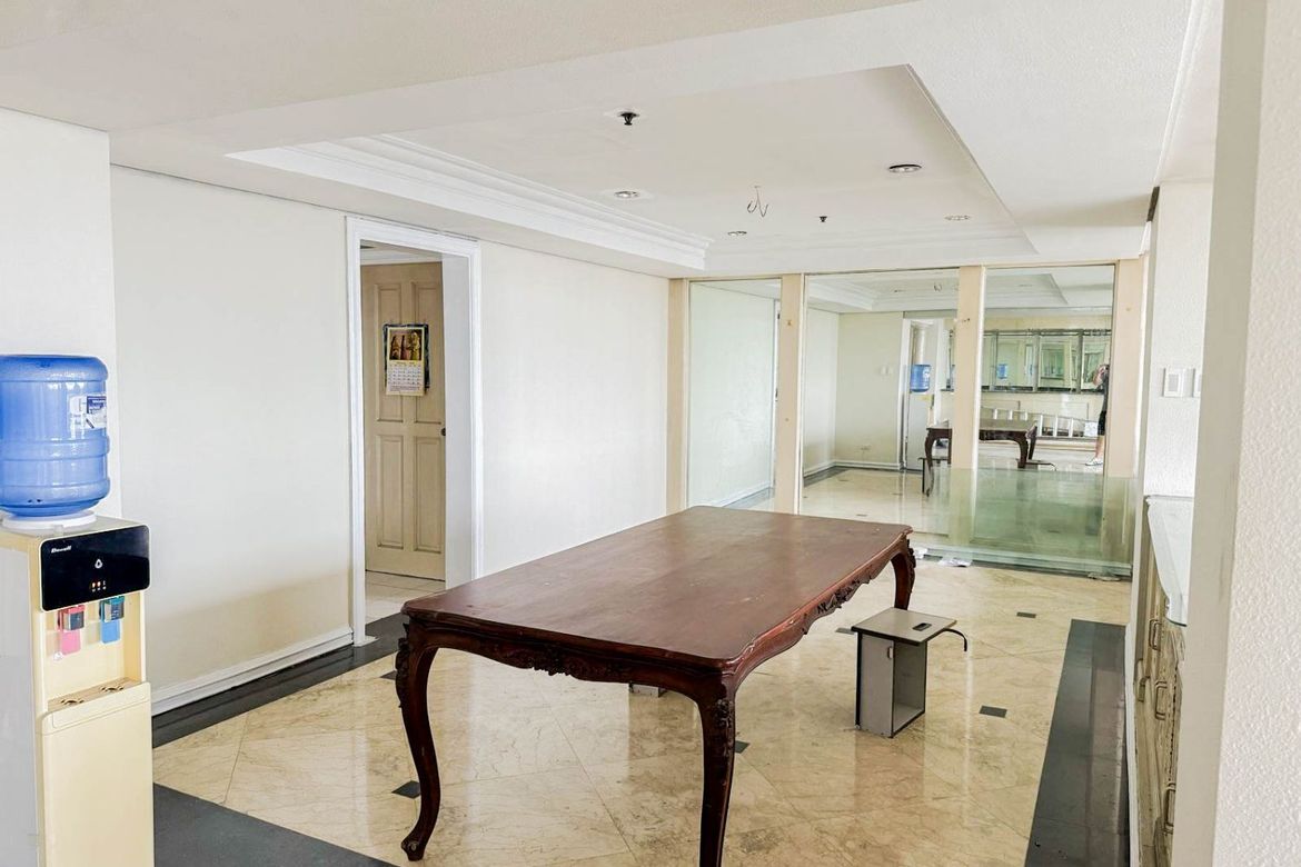 4 Bedroom Condo for Sale in Greenhills, San Juan, Metro Manila near MRT-3 Santolan