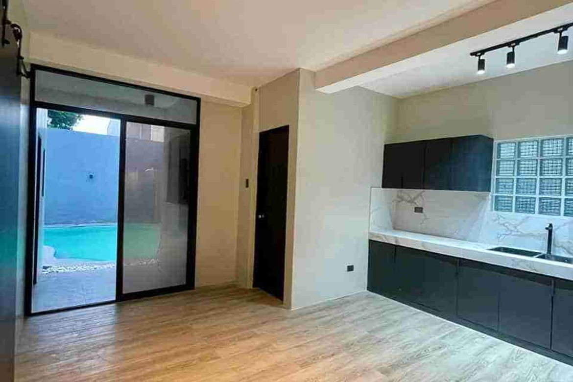 4 Bedroom Condo for Sale in Greenwoods Executive Village - Cainta, San Andres, Cainta, Rizal – photo 6