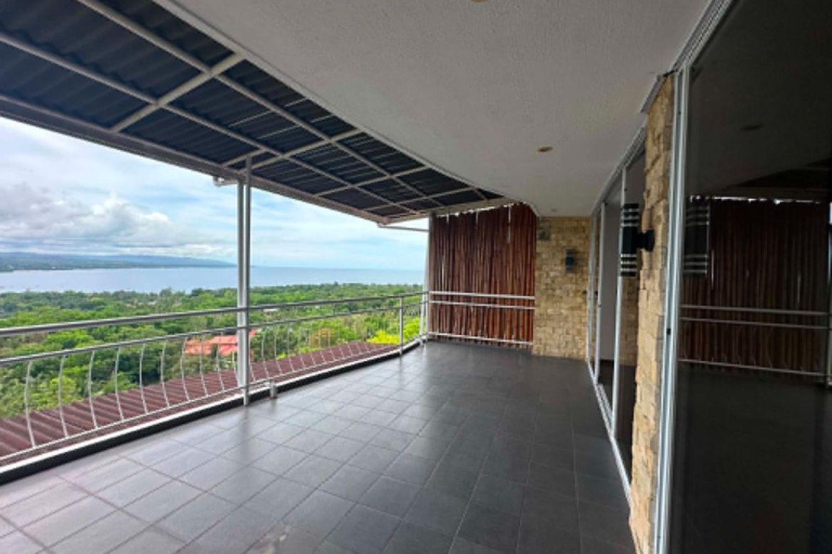 4 Bedroom Condo for Sale in Mayacabac, Dauis, Bohol