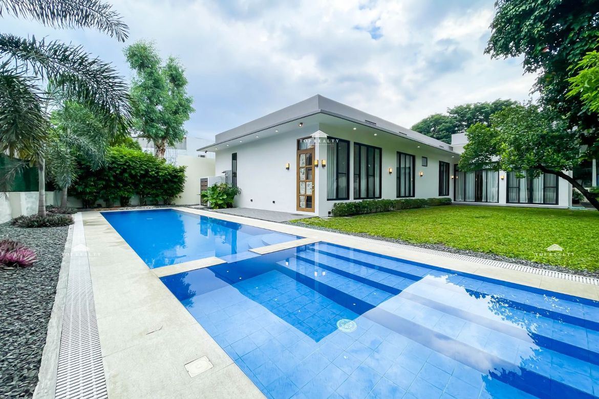 4 Bedroom Condo for Sale in Pamplona Dos, Las Piñas, Metro Manila