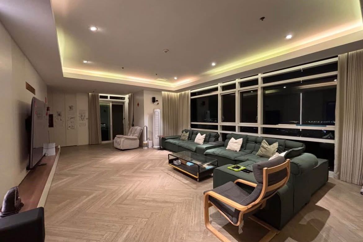 4 Bedroom Condo for Sale in Park Terraces, San Lorenzo, Makati, Metro Manila near MRT-3 Ayala – photo 2