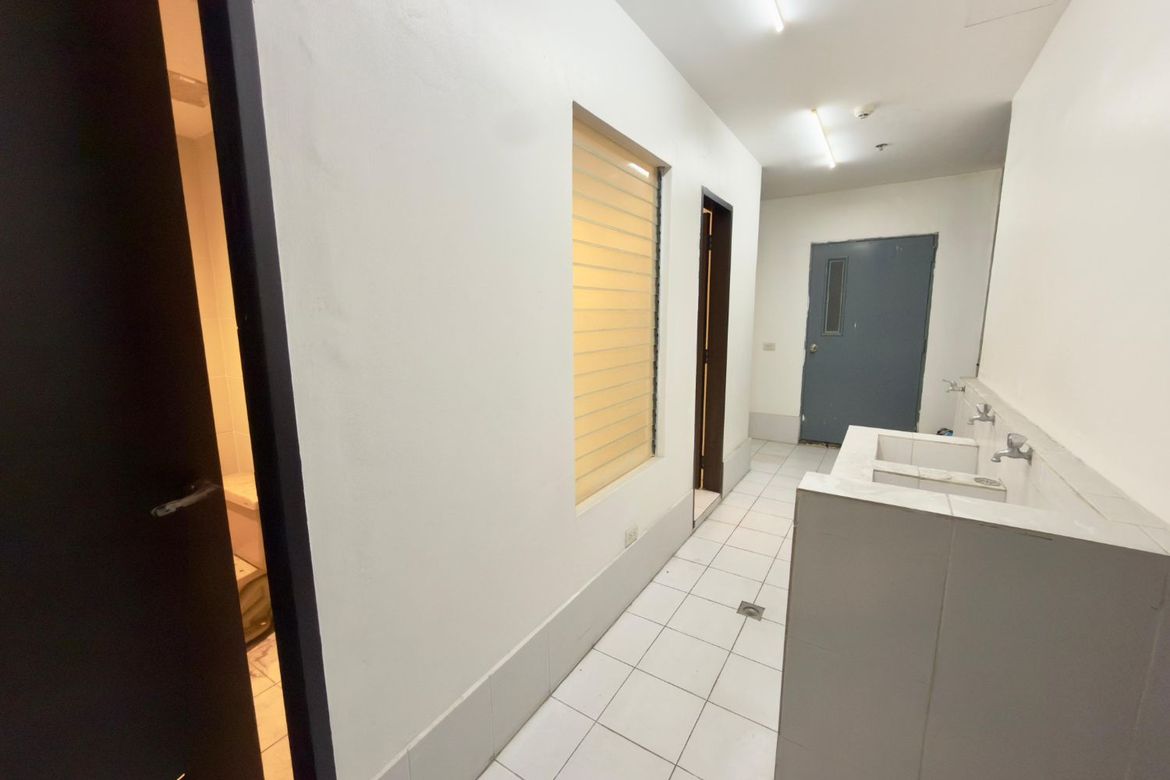 4 Bedroom Condo for Sale in San Antonio, Pasig, Metro Manila near MRT-3 Ortigas – photo 7
