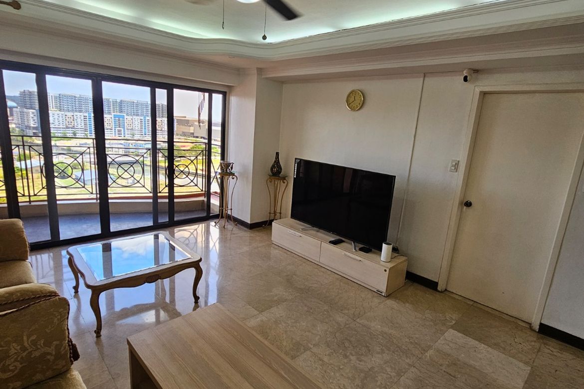 4 Bedroom Condo for Sale in Tambo, Parañaque, Metro Manila
