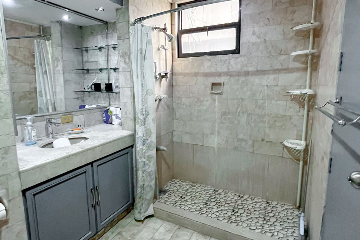 4 Bedroom Condo for Sale in Tambo, Parañaque, Metro Manila – photo 8