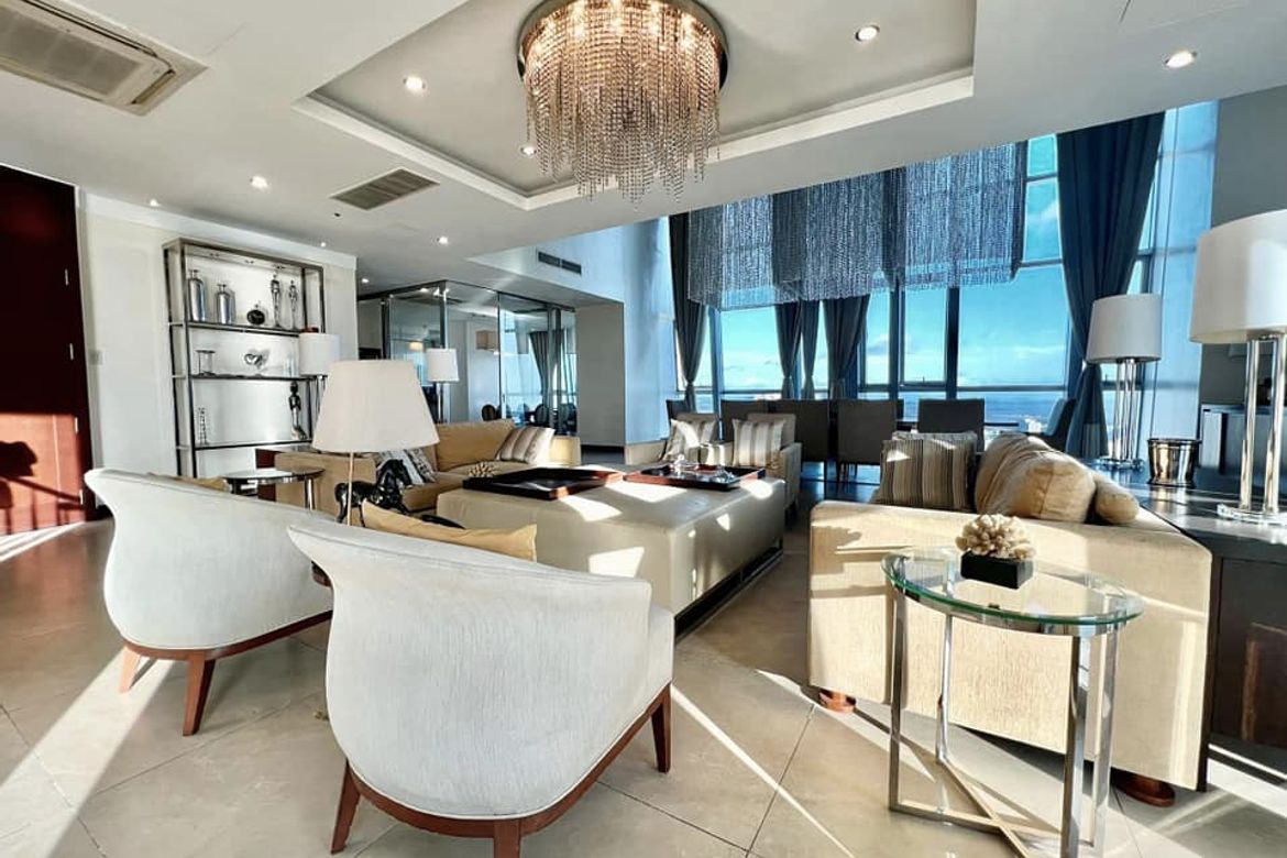 4 Bedroom Condo for Sale in Wack-Wack Greenhills, Mandaluyong, Metro Manila near MRT-3 Shaw Boulevard