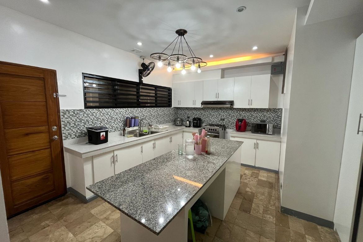 4 Bedroom House for Rent in Barangay 201, Pasay, Metro Manila photo 7