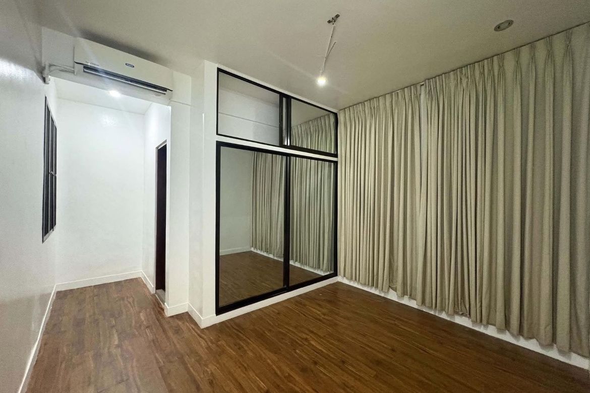 4 Bedroom House for Rent in BF Homes, Parañaque, Metro Manila photo 8
