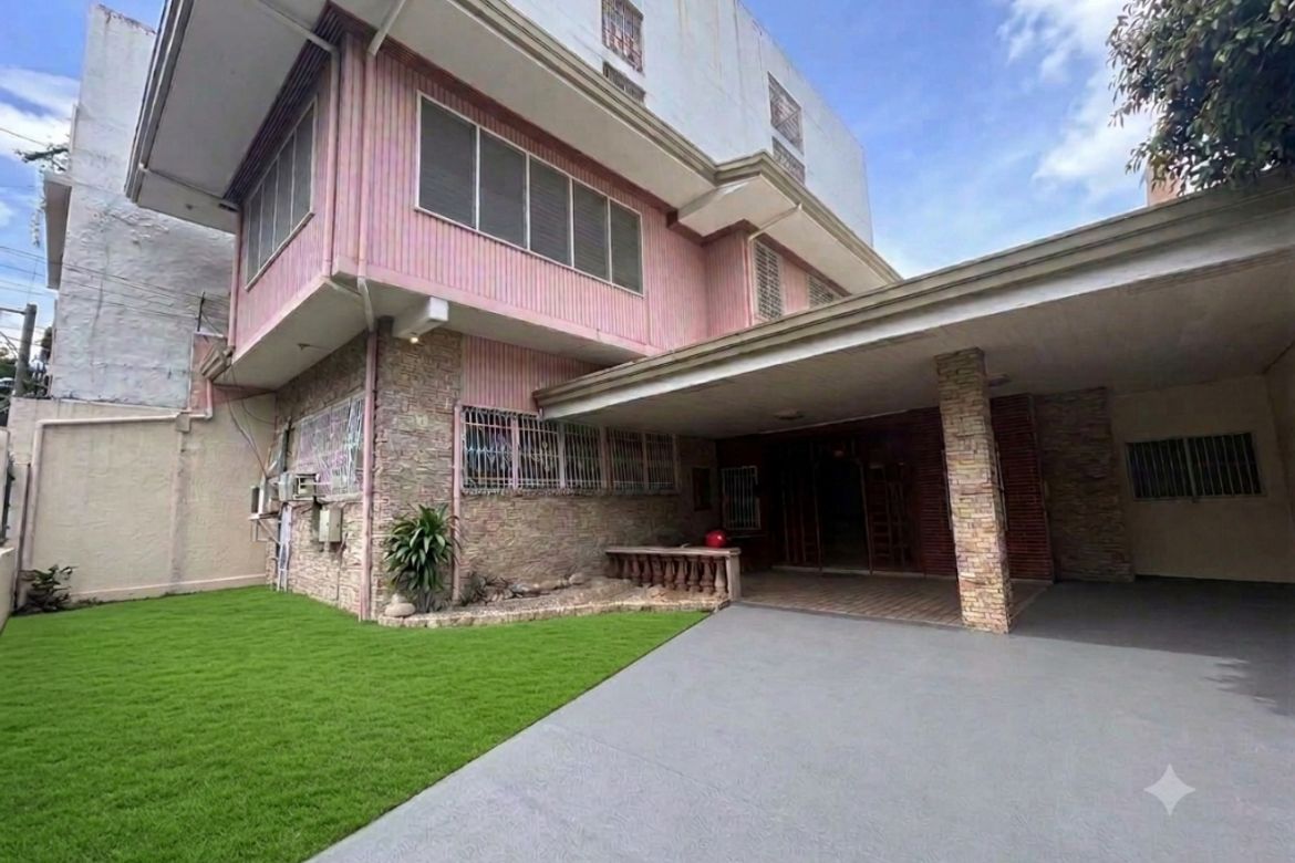 4 Bedroom House for Rent in Camputhaw, Cebu City, Cebu