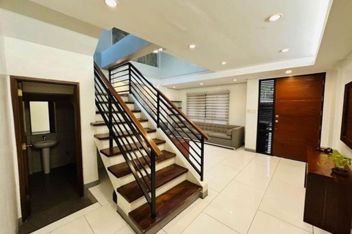4 Bedroom House for Rent in Kapitolyo, Pasig, Metro Manila photo 2