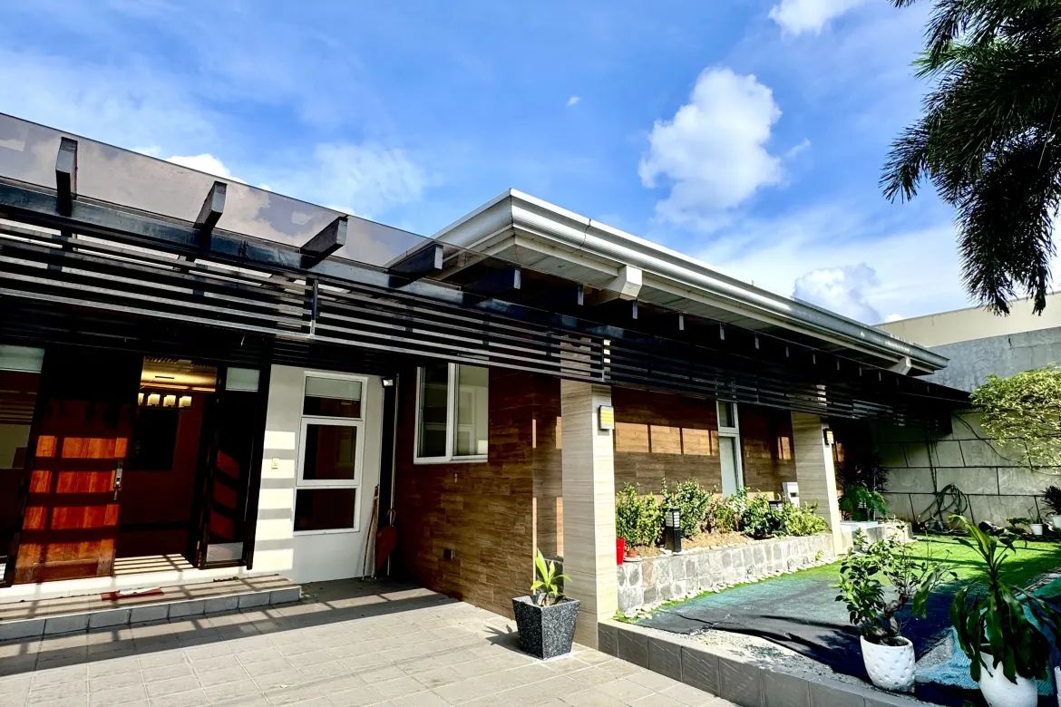 4 Bedroom House for Rent in Merville, Parañaque, Metro Manila
