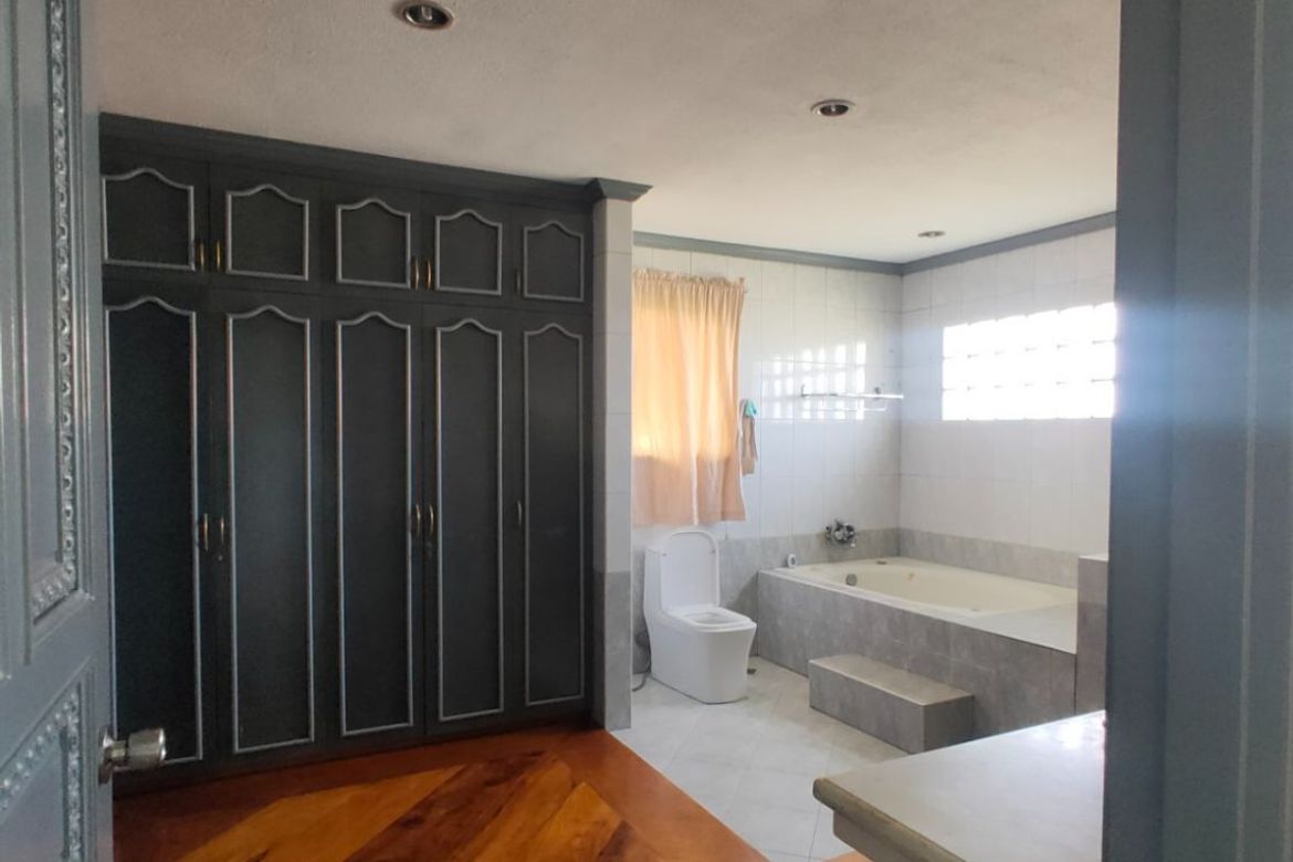 4 Bedroom House for Rent in Molino III, Bacoor, Cavite photo 2