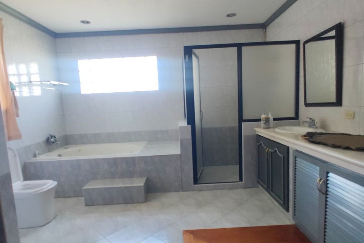 4 Bedroom House for Rent in Molino III, Bacoor, Cavite photo 3