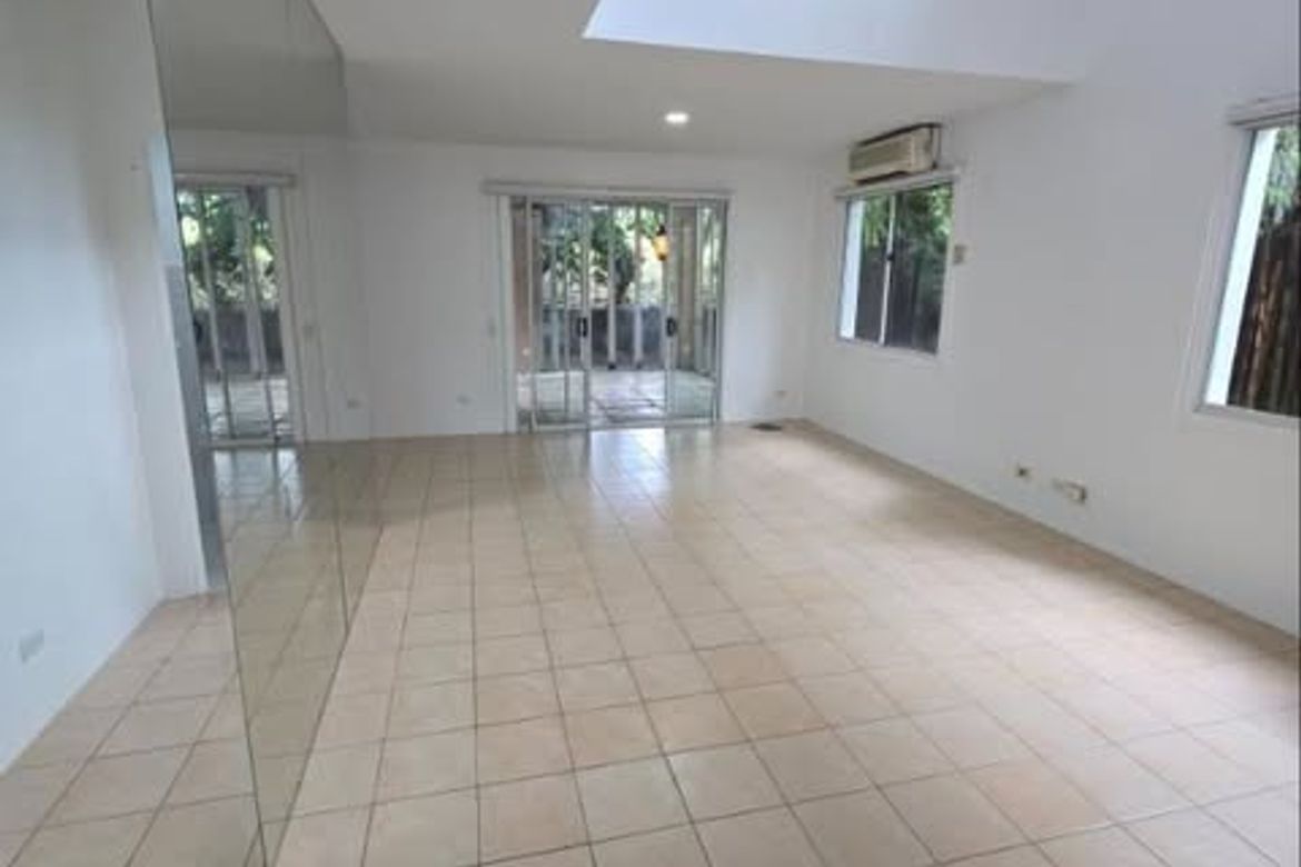 4 Bedroom House for Rent in Molino IV, Bacoor, Cavite photo 2