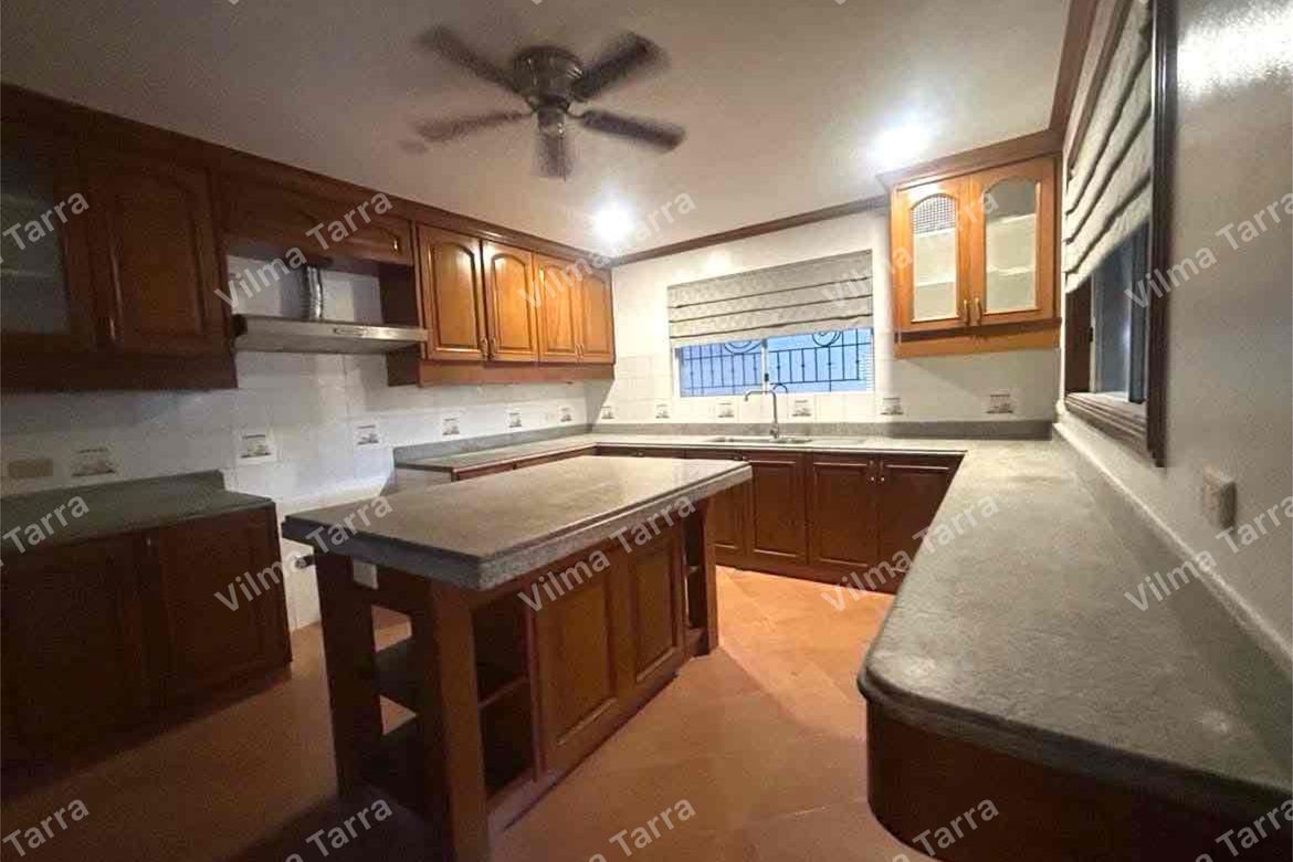 4 Bedroom House for Rent in Molino VII, Bacoor, Cavite photo 3