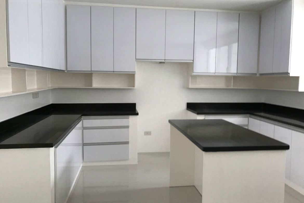 4 Bedroom House for Rent in San Lorenzo, Makati, Metro Manila near MRT-3 Ayala photo 5