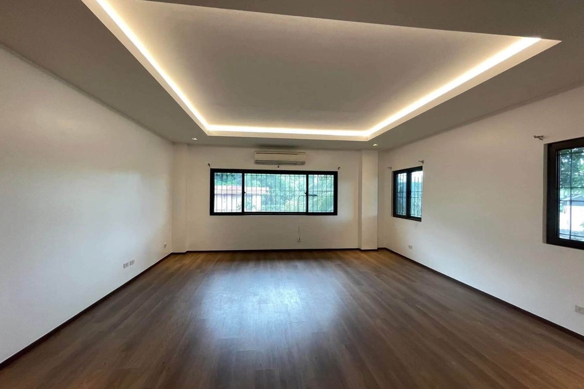 4 Bedroom House for Rent in San Lorenzo, Makati, Metro Manila near MRT-3 Ayala photo 7