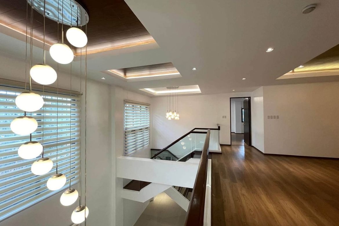 4 Bedroom House for Rent in San Lorenzo, Makati, Metro Manila near MRT-3 Ayala photo 8