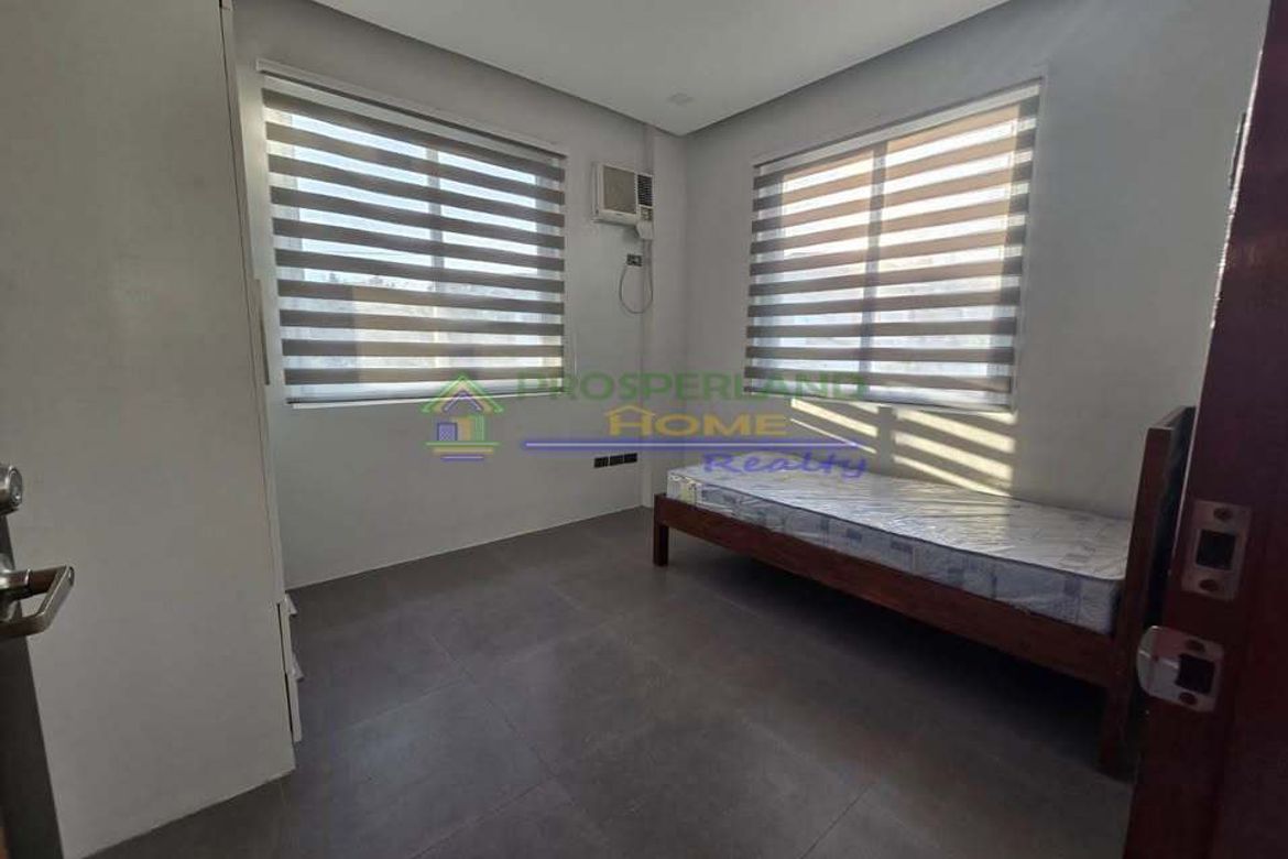 4 Bedroom House for Rent in Santa Rosa, Laguna photo 3