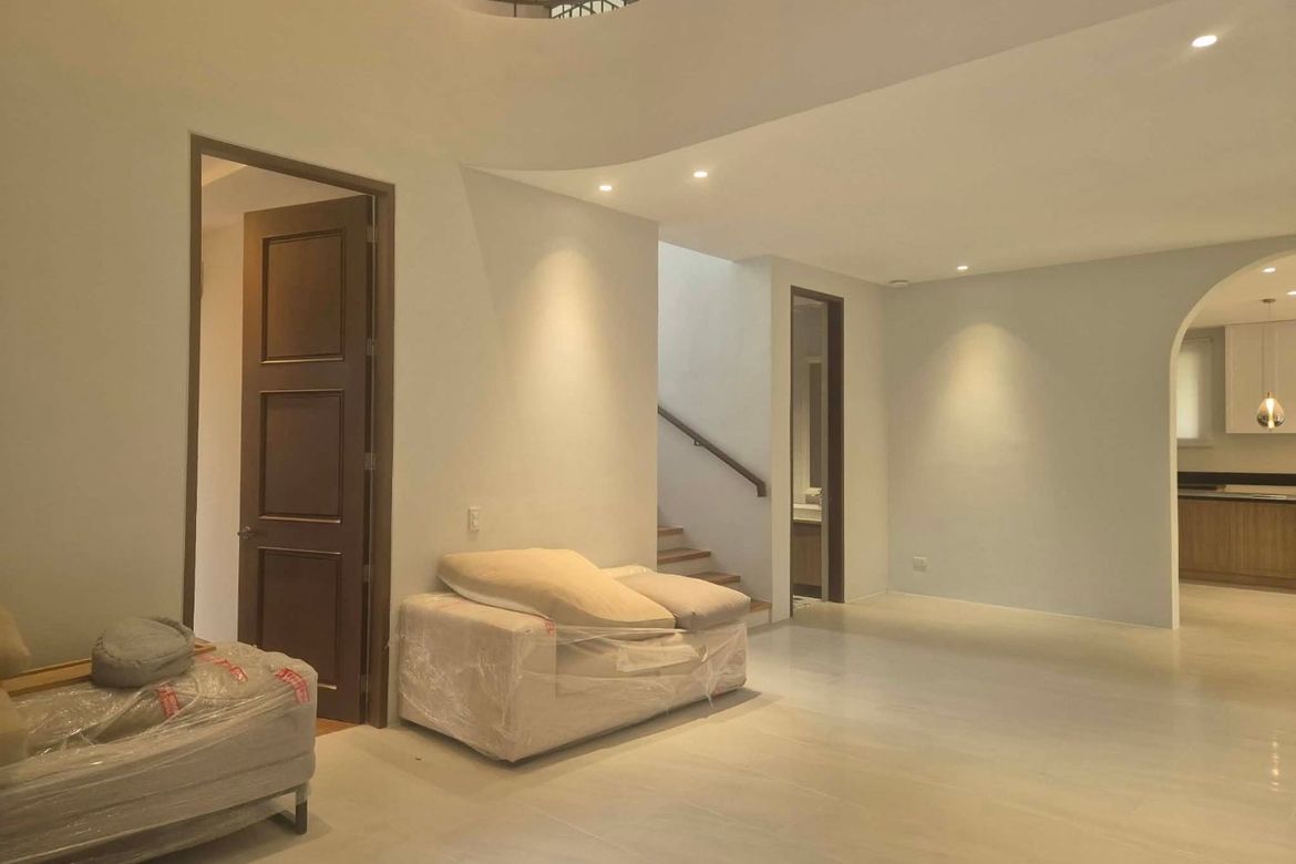 4 Bedroom House for Sale in Alabang, Muntinlupa, Metro Manila – photo 2