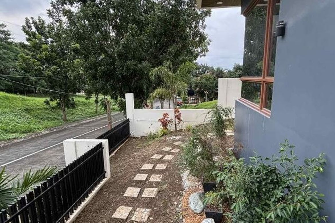 4 Bedroom House for Sale in Alabang, Muntinlupa, Metro Manila