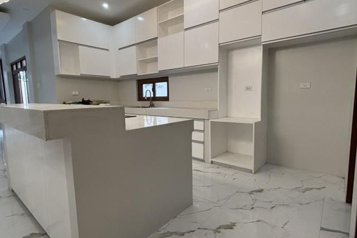 4 Bedroom House for Sale in Alabang, Muntinlupa, Metro Manila – photo 5