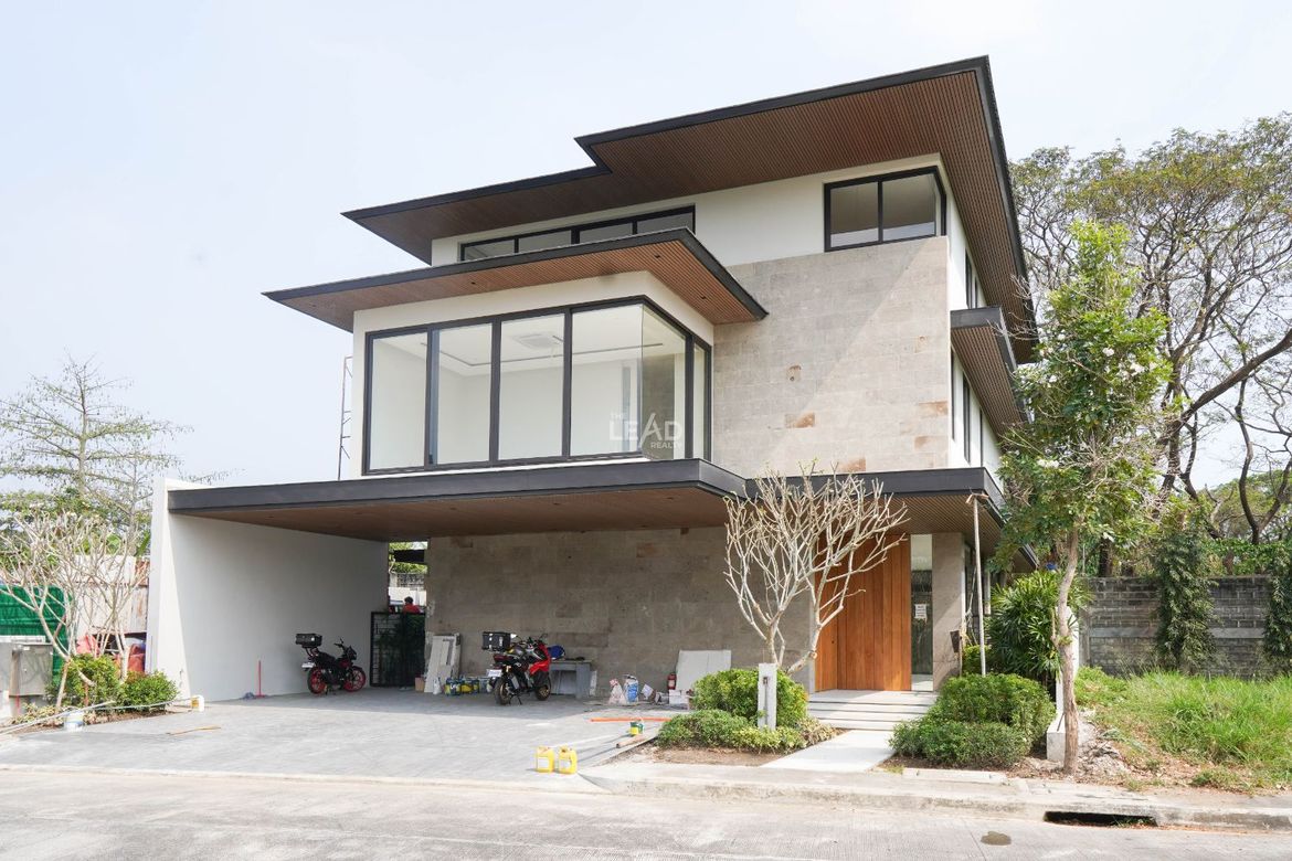 4 Bedroom House for Sale in Alabang West Village, Almanza Dos, Las Piñas, Metro Manila – photo 2