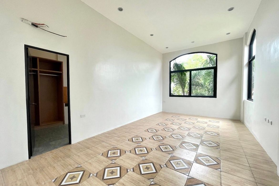 4 Bedroom House for Sale in Almanza Dos, Las Piñas, Metro Manila – photo 6