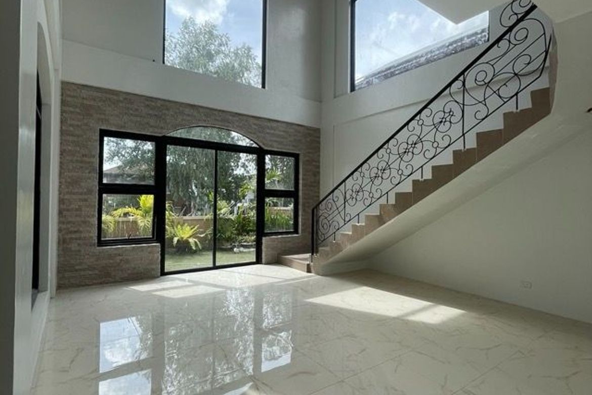 4 Bedroom House for Sale in Almanza Dos, Las Piñas, Metro Manila – photo 6