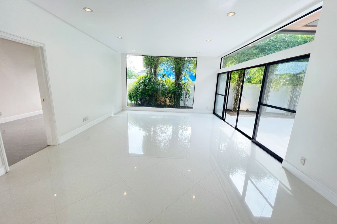 4 Bedroom House for Sale in Almanza Dos, Las Piñas, Metro Manila – photo 4