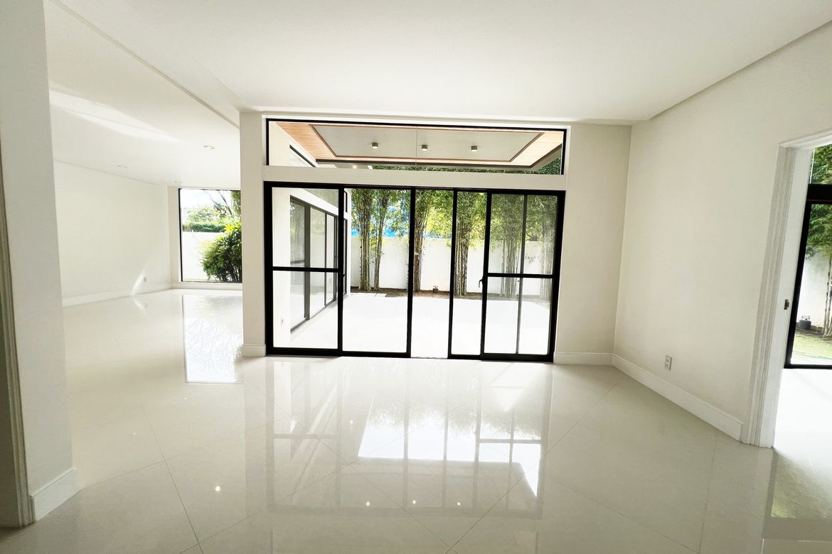 4 Bedroom House for Sale in Almanza Dos, Las Piñas, Metro Manila – photo 4