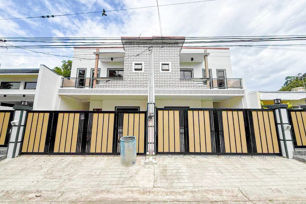 4 Bedroom House for Sale in Almanza Uno, Las Piñas, Metro Manila
