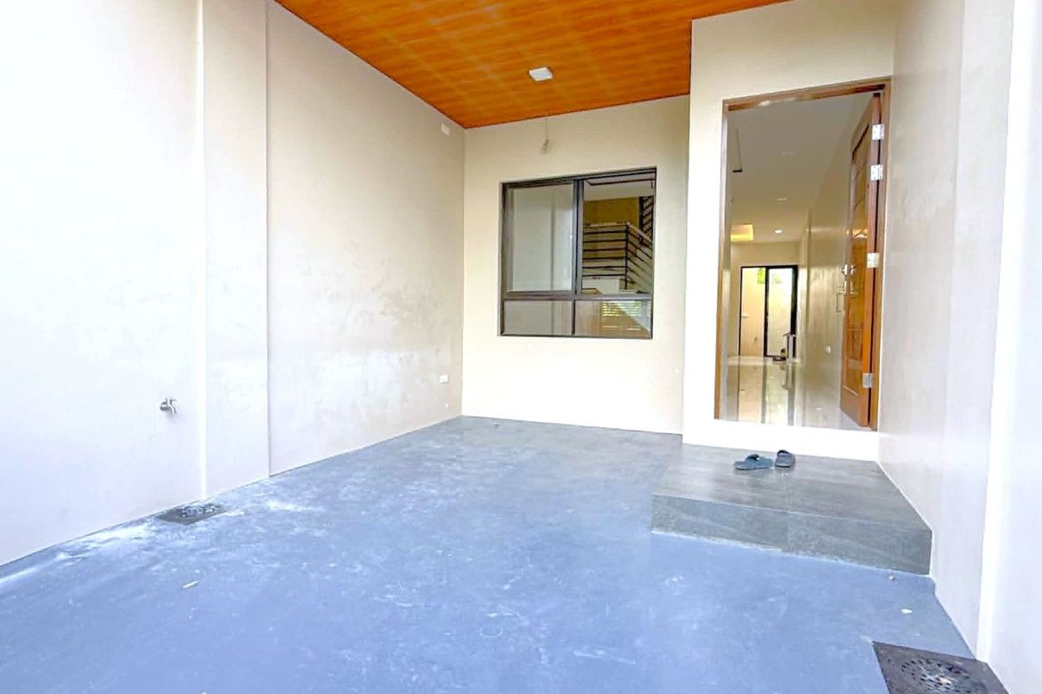 4 Bedroom House for Sale in Almanza Uno, Las Piñas, Metro Manila – photo 3