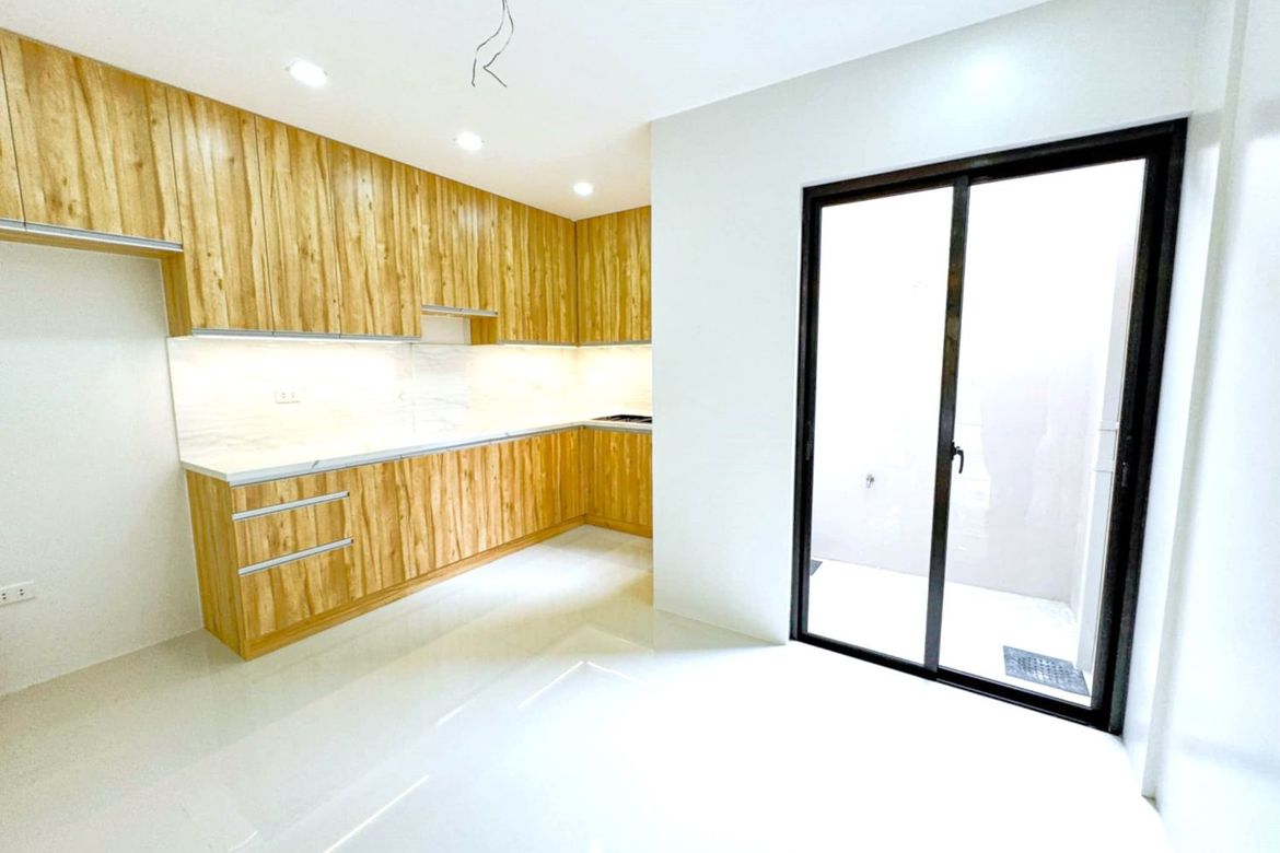 4 Bedroom House for Sale in Almanza Uno, Las Piñas, Metro Manila – photo 5