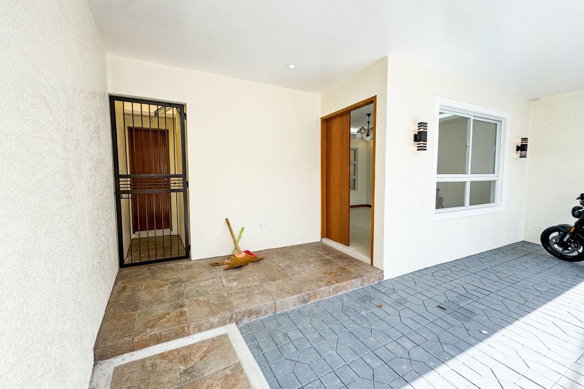 4 Bedroom House for Sale in Almanza Uno, Las Piñas, Metro Manila – photo 3