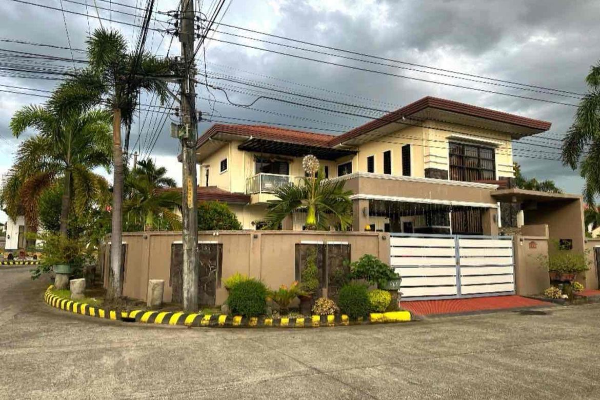 4 Bedroom House for Sale in Amsic, Angeles, Pampanga