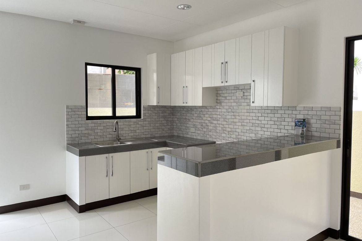 4 Bedroom House for Sale in Anabu I-D, Imus, Cavite – photo 8