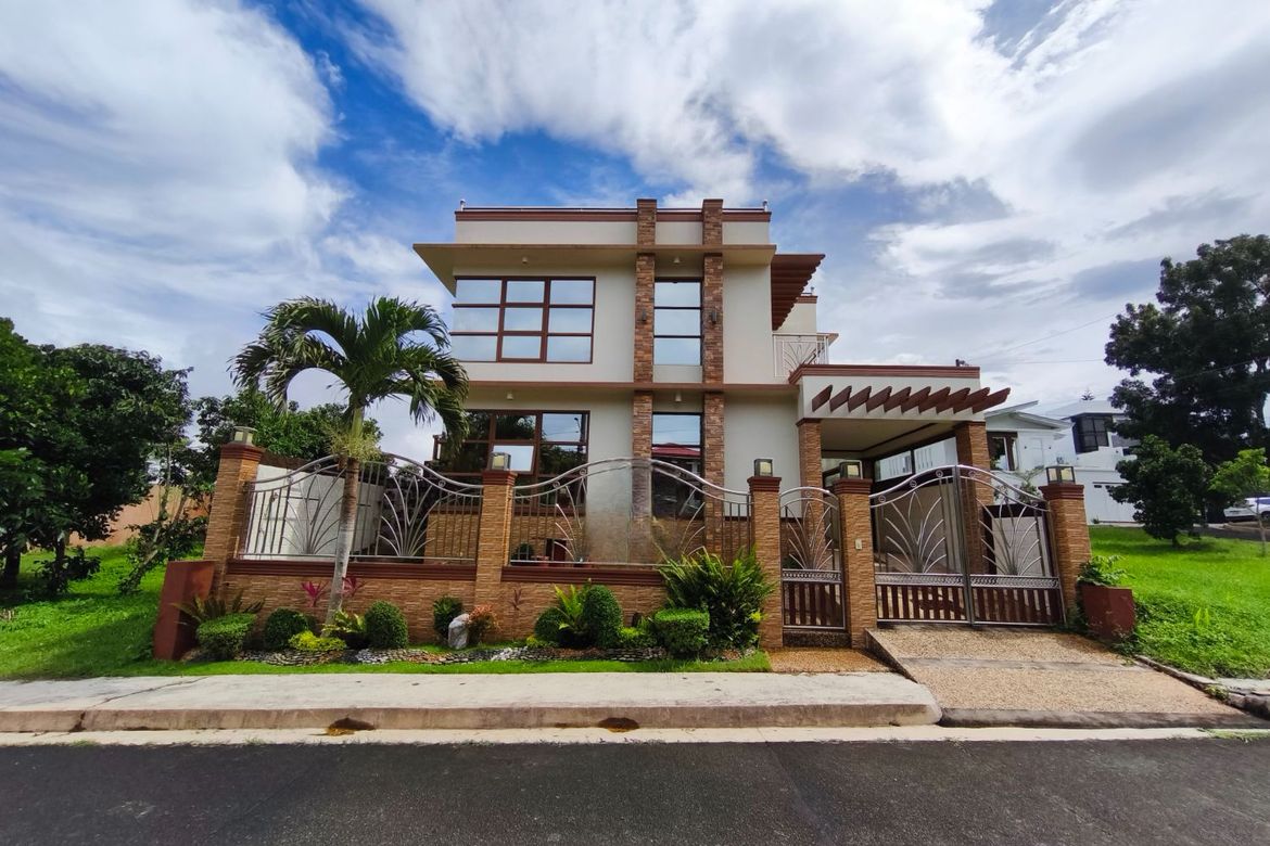 4 Bedroom House for Sale in Asisan, Tagaytay, Cavite