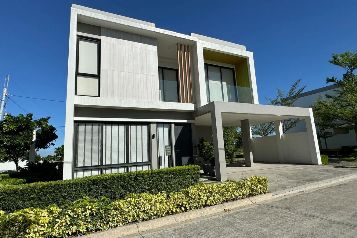 4 Bedroom House for Sale in Bacao II, General Trias, Cavite