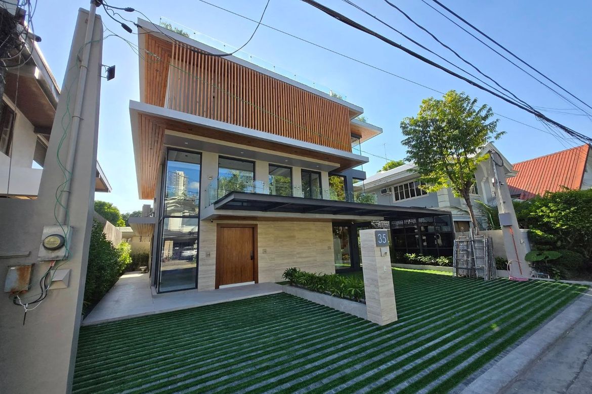 4 Bedroom House for Sale in Bagumbayan, Quezon City, Metro Manila