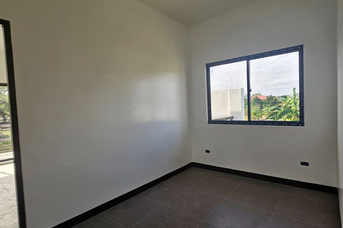 4 Bedroom House for Sale in Balibago, Santa Rosa, Laguna – photo 6