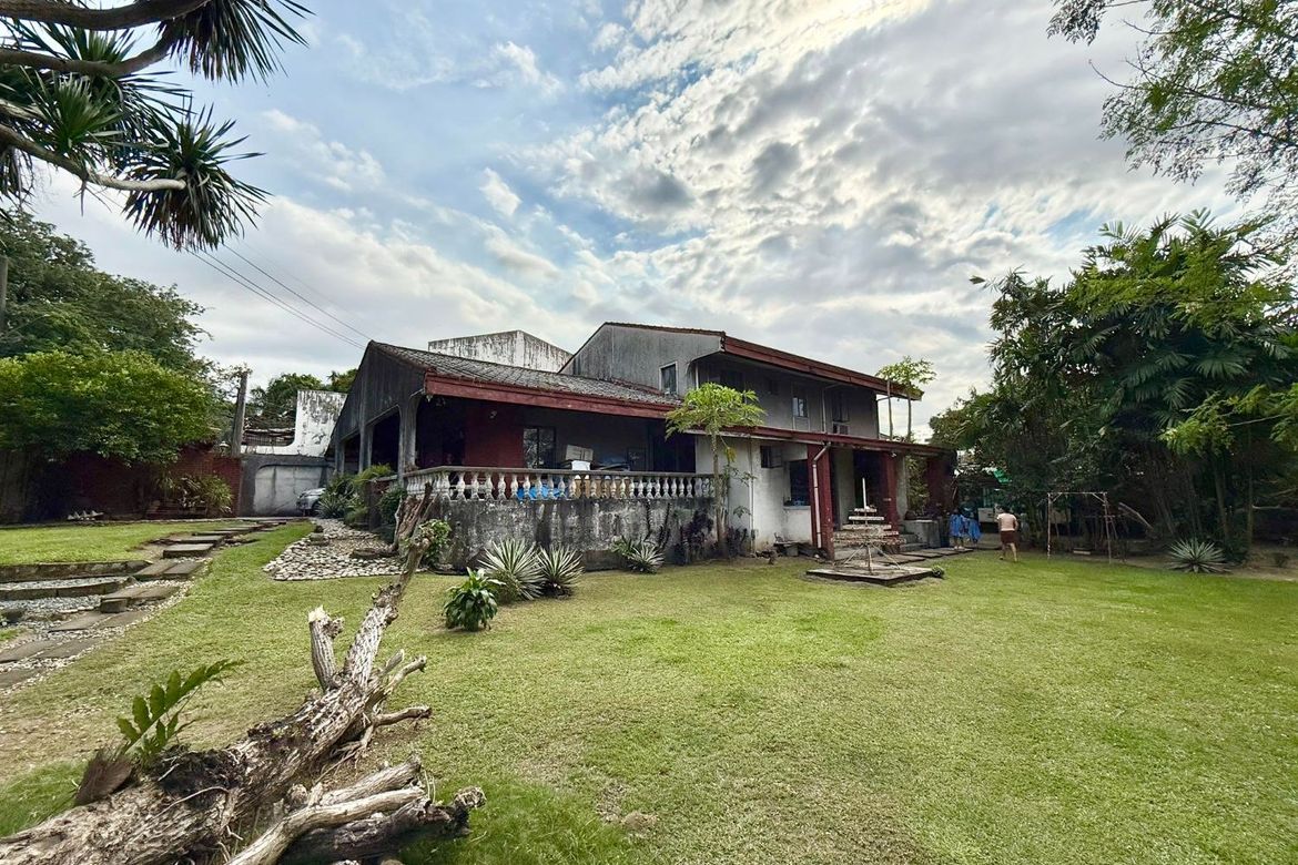 4 Bedroom House for Sale in Balong-Bato, San Juan, Metro Manila near LRT-2 J. Ruiz
