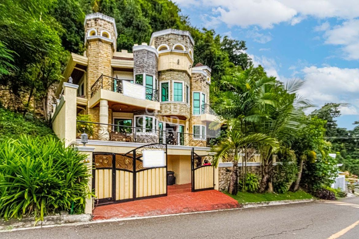 4 Bedroom House for Sale in Banilad, Cebu City, Cebu