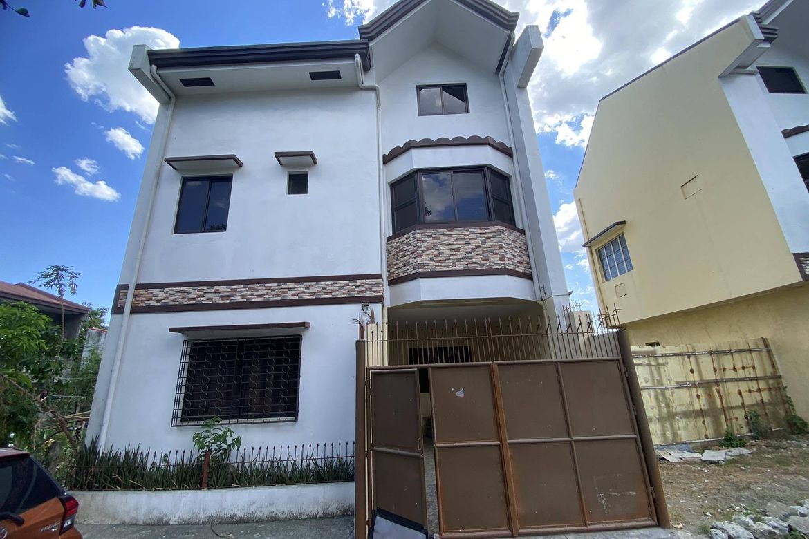 4 Bedroom House for Sale in Barangay 179, Caloocan, Metro Manila