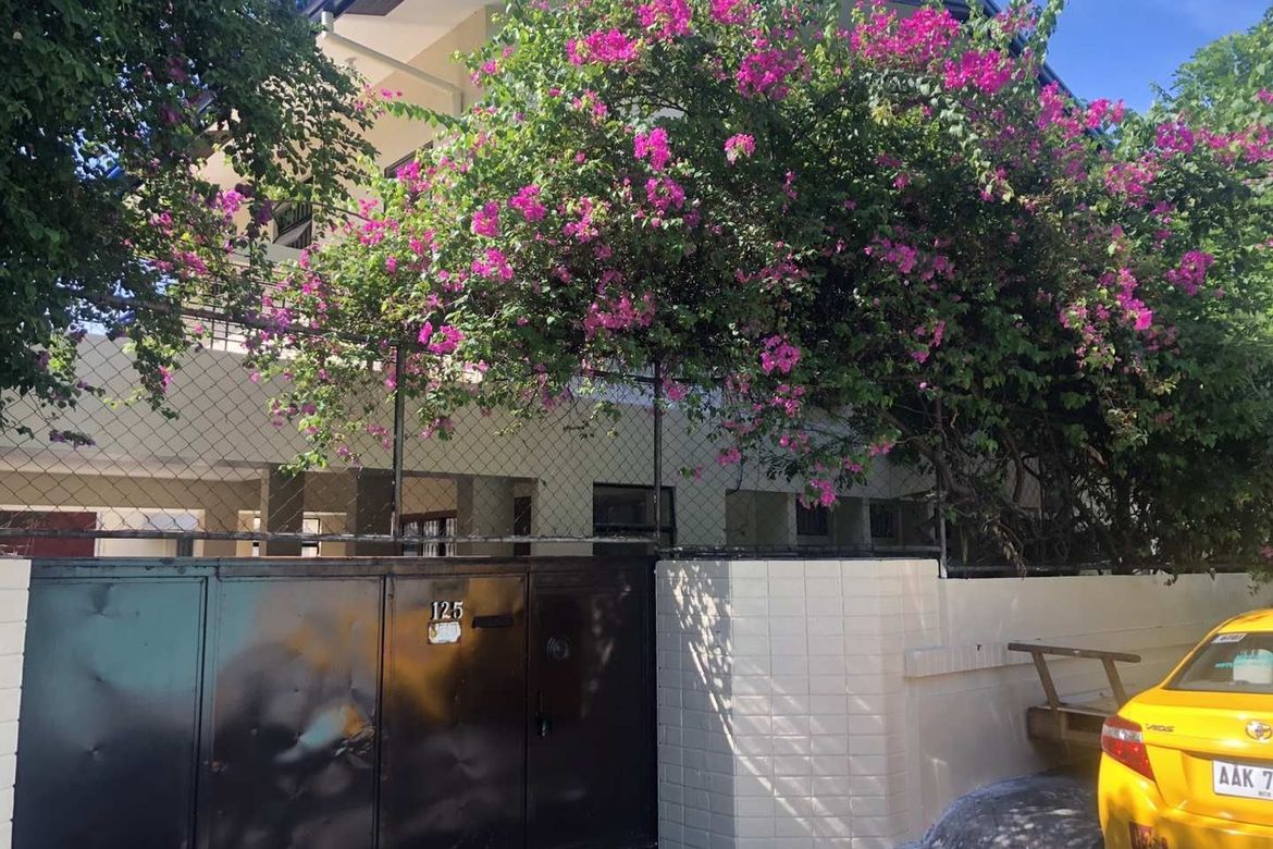 4 Bedroom House for Sale in Barangay 70, Pasay, Metro Manila near LRT-1 Libertad – photo 2