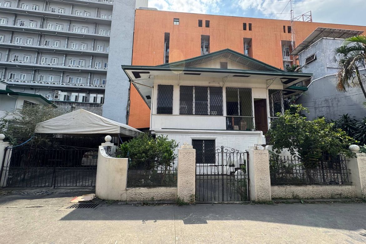 4 Bedroom House for Sale in Barangay 98, Pasay, Metro Manila near MRT-3 Taft Avenue – photo 2