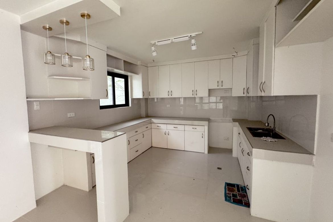 4 Bedroom House for Sale in Batasan Hills, Quezon City, Metro Manila – photo 6
