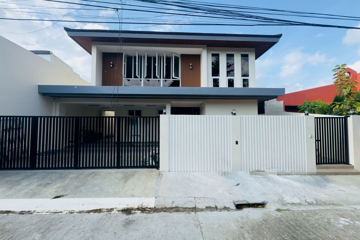 4 Bedroom House for Sale in BF Homes Parañaque, BF Homes, Parañaque, Metro Manila – photo 2