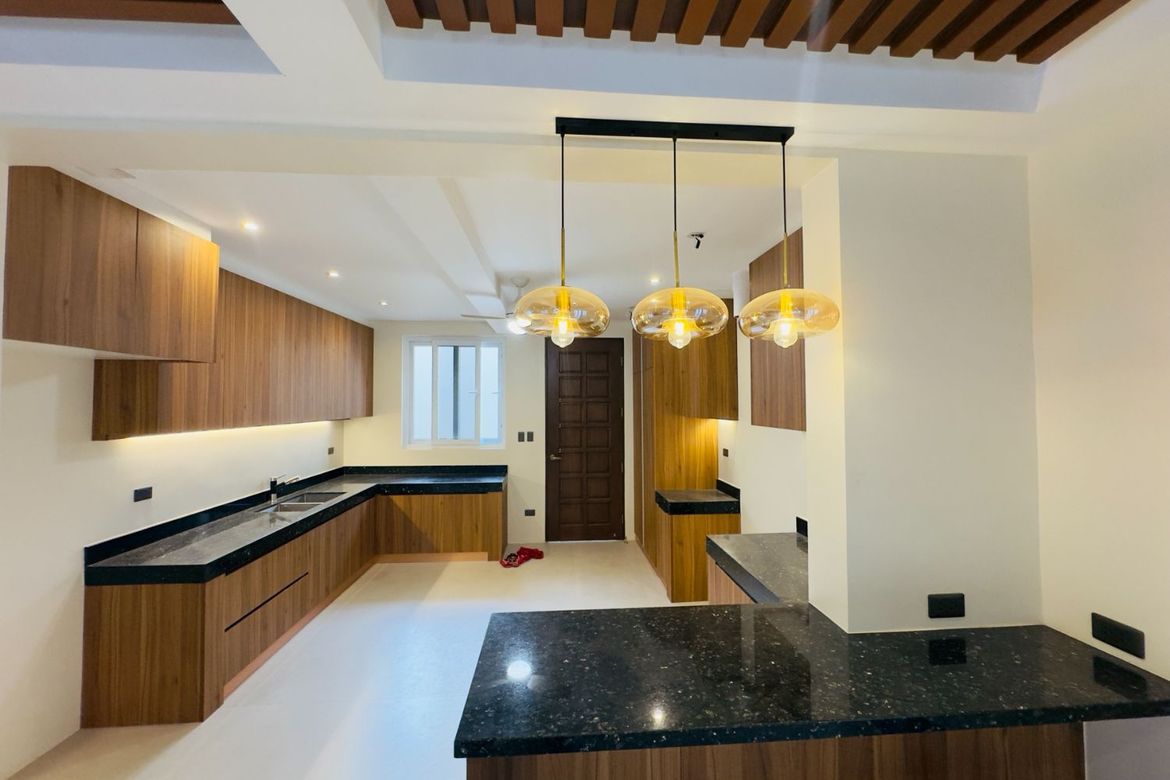4 Bedroom House for Sale in BF Homes Parañaque, BF Homes, Parañaque, Metro Manila – photo 6