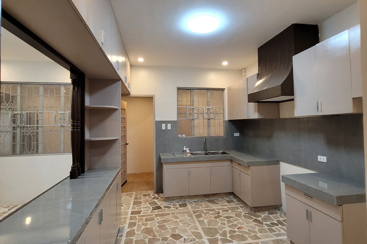 4 Bedroom House for Sale in BF Homes Parañaque, BF Homes, Parañaque, Metro Manila – photo 6