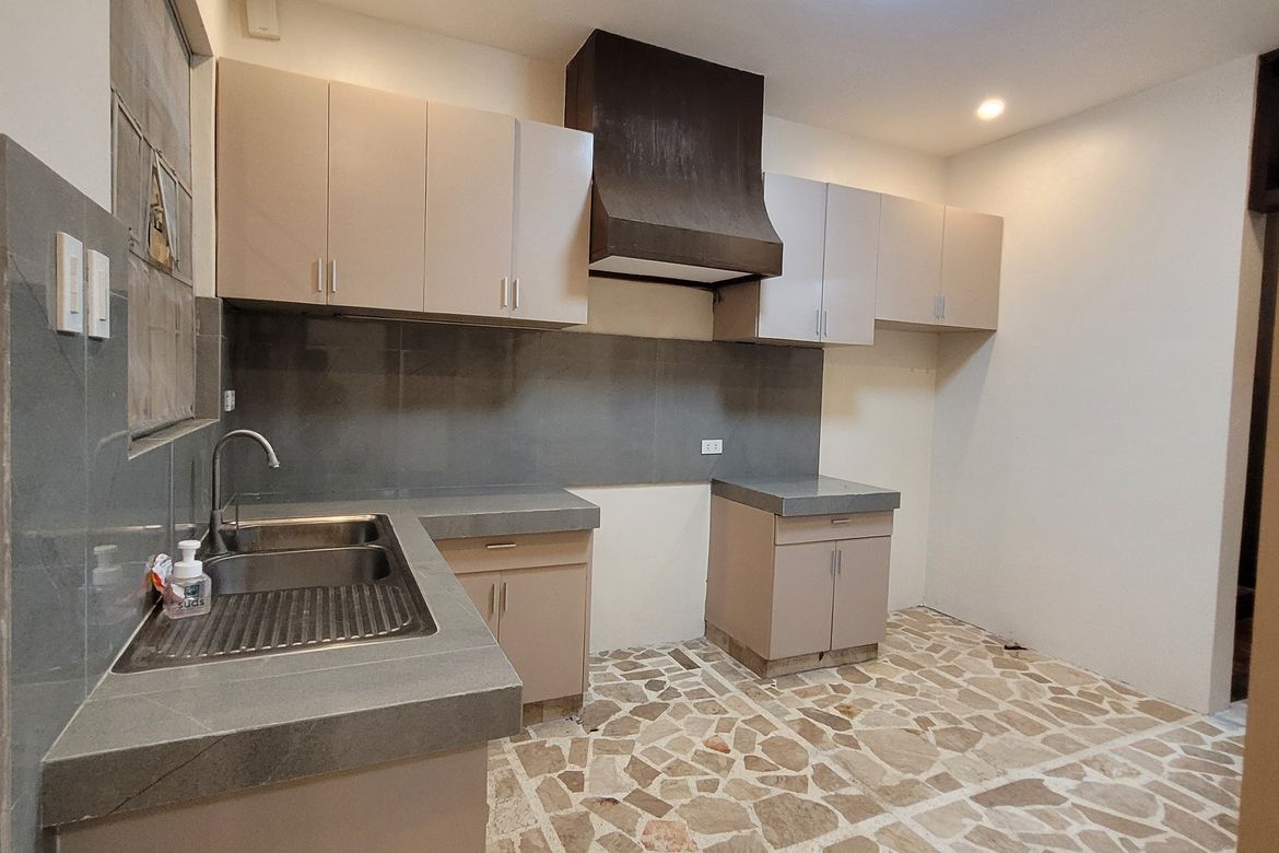 4 Bedroom House for Sale in BF Homes Parañaque, BF Homes, Parañaque, Metro Manila – photo 7